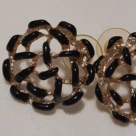Vintage Black And Gold Pierced Earrings 1" Wide Net Design, - Picture 6 of 7
